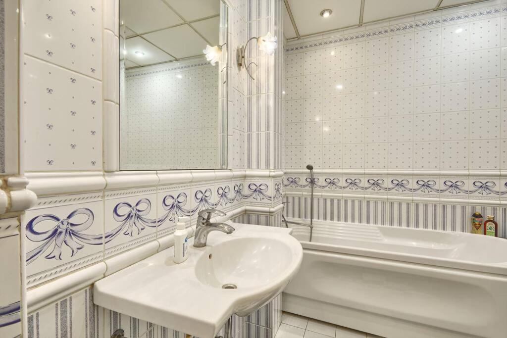 Apartment Near Bessarabsky Square Kyiv Exterior photo